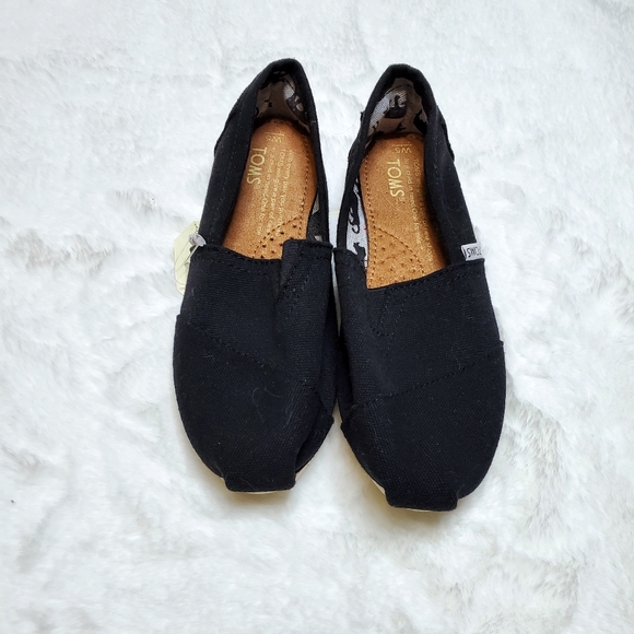 (SOLD) TOMS Animal Print Canvas Slip ons - Picture 4 of 15